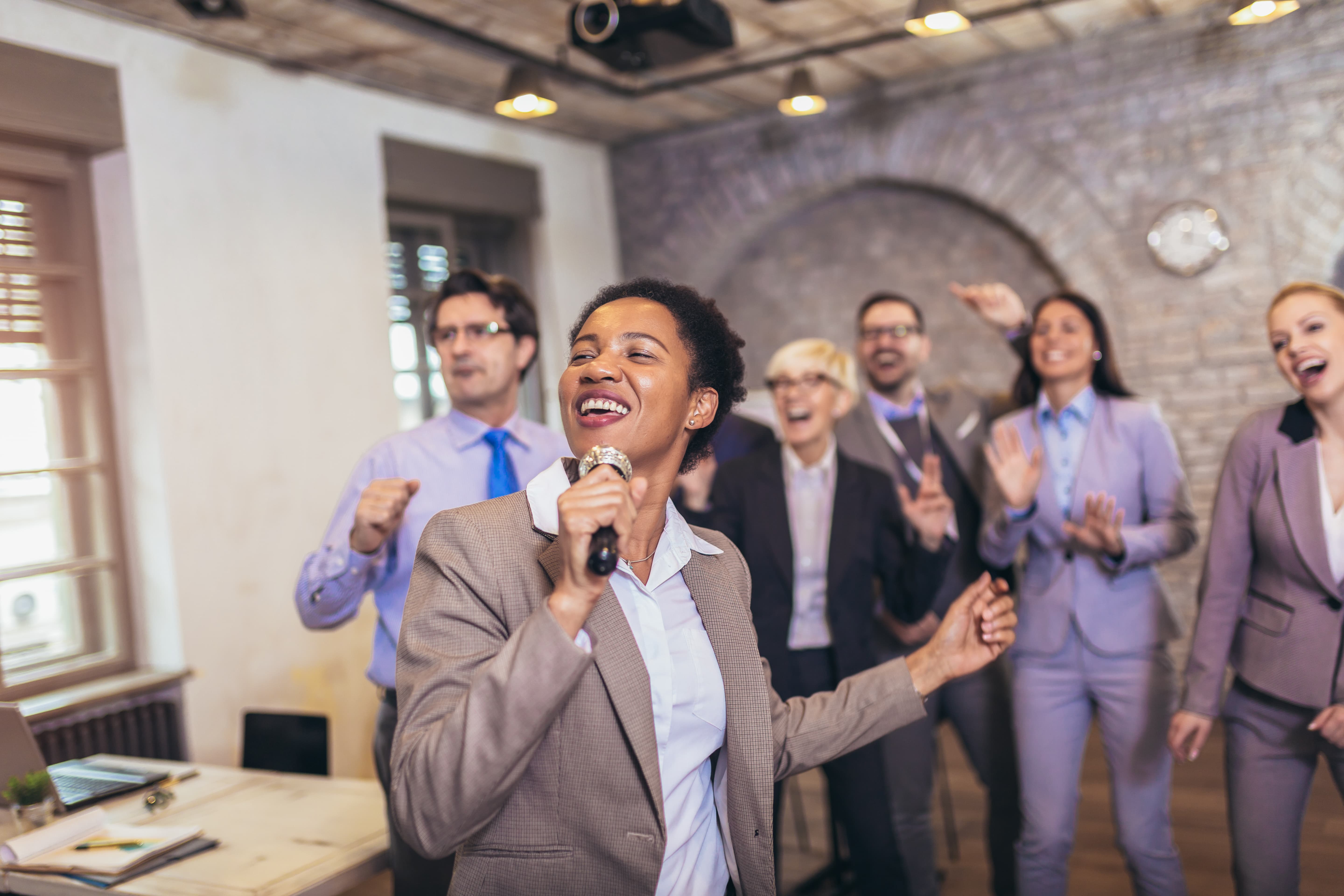 15 Unusual Team Building Activities To Break The Routine